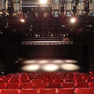 Salle et scène de l'Escaouette Salle de théâtre